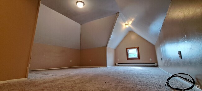 Building Photo - 102 Stedman St Unit B Rental