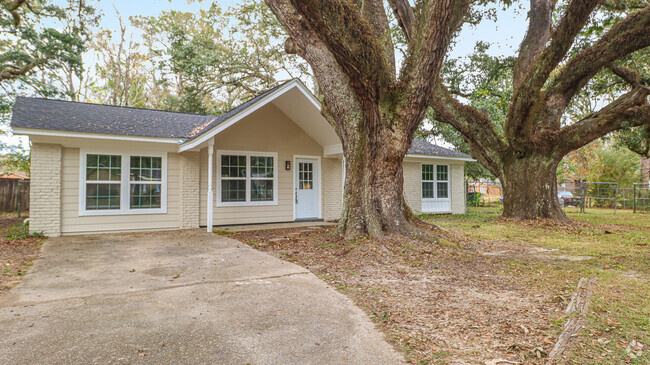 Building Photo - 13116 Cloverdale St Rental