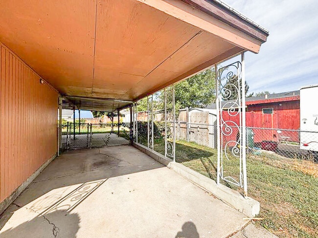 Photo - Perfect Location - Private Backyard - 3 be...