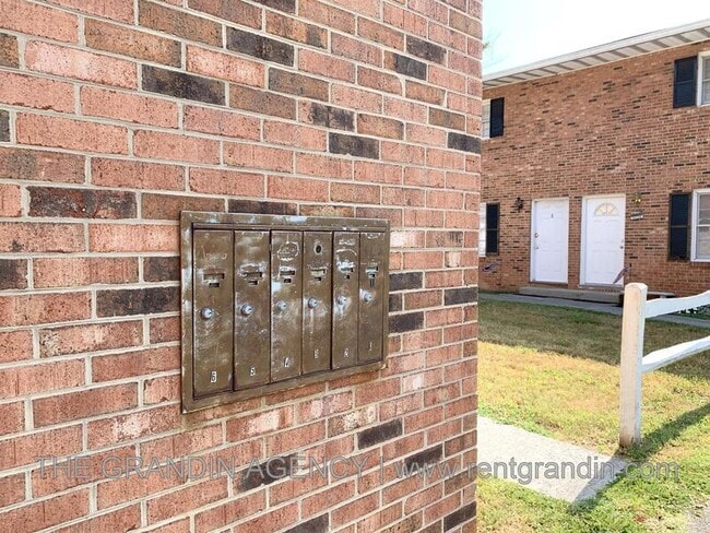 Photo - 1713 Roanoke Ave SW