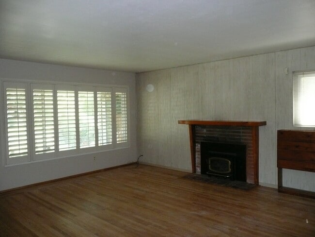 Living room - 3882 Yale Way Unit A House