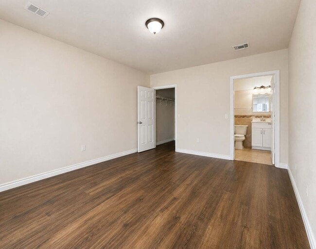 Photo - 4049 Halldale Ave