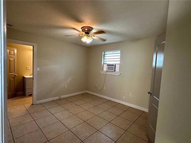 3620 Hollygrove St Unit B