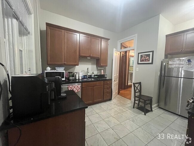 Building Photo - 2626 N Wilton Ave Unit 1 Rental