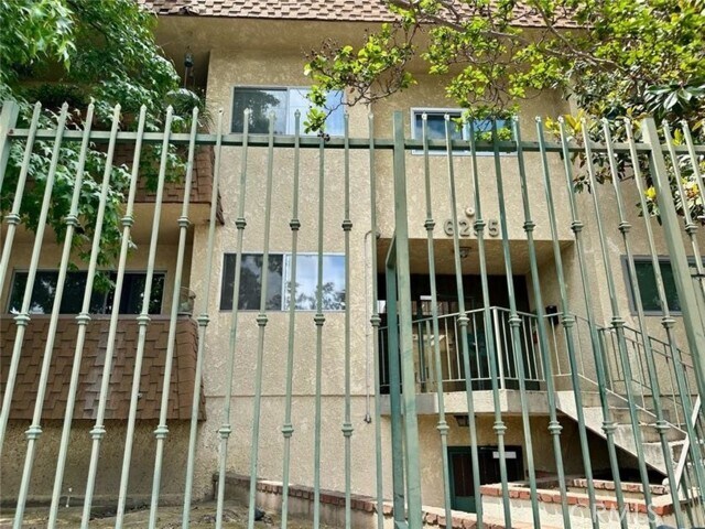 Photo - 6255 Woodman Ave Unidad 201