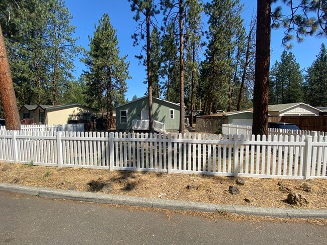 Cute and Cozy Home in SW Bend, Large, full... - Cute and Cozy Home in SW Bend, Large, full...