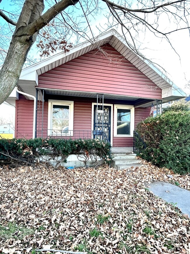 Building Photo - 727 E North St Rental