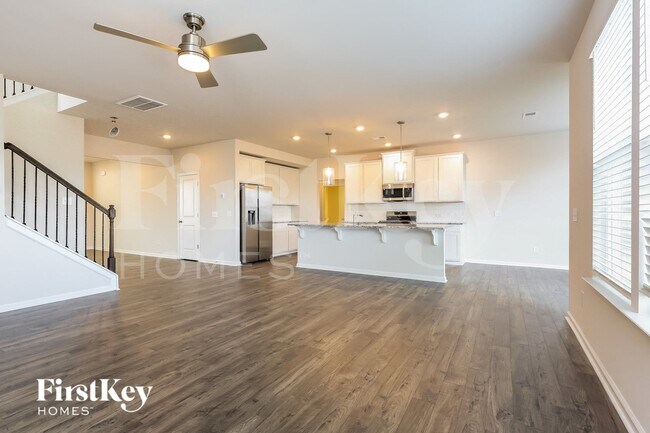 Photo - 557 Hillpark Ln