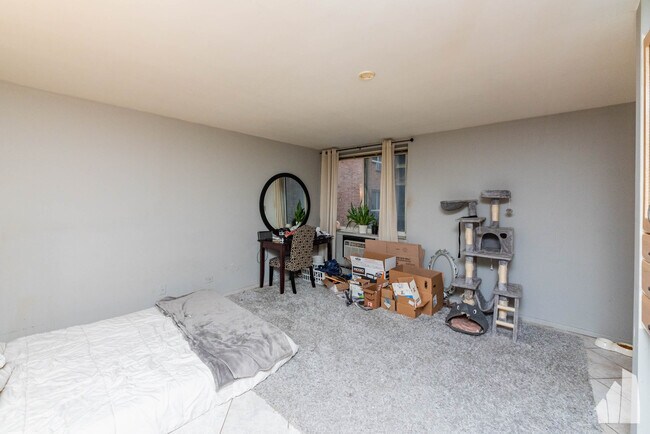 Photo - 3825 N Pine Grove Ave Unidad 317