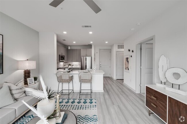 Building Photo - 3636 W Dallas St Unit 705 Rental