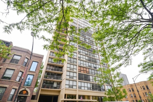 Building Photo - 1540 N La Salle Dr Unit 1106