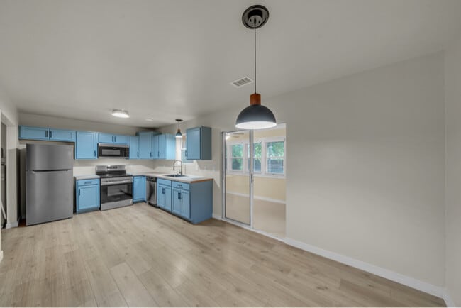 Photo - 610 Maplewood Dr