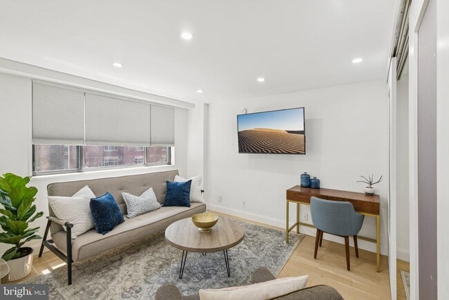 Photo - 1420 N St NW Unit 615