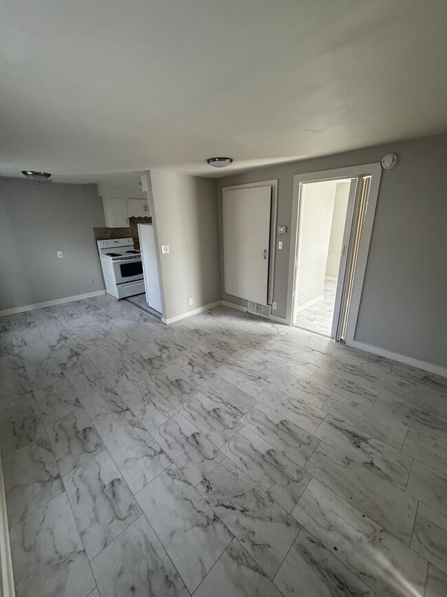 Photo - 328 N Volutsia