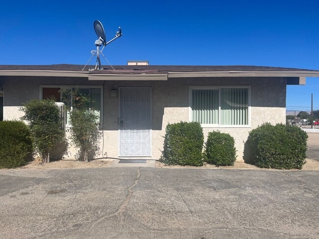 Building Photo - 700 Unit E Rental