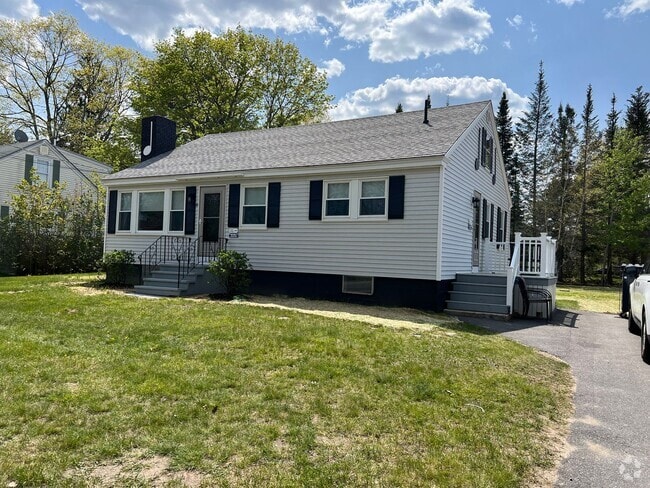 Building Photo - Clark Cottage in Brunswick Rental