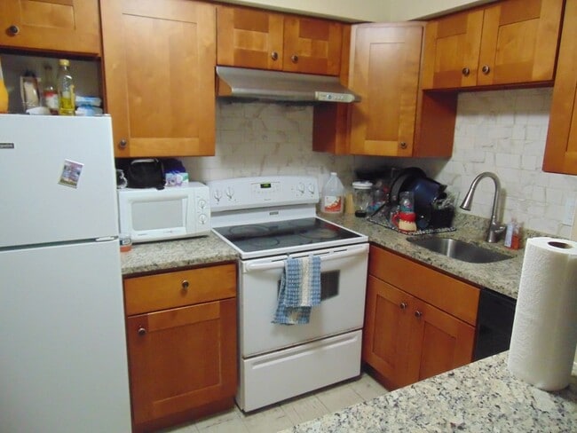 Building Photo - 1025 Hancock St Unit 4G