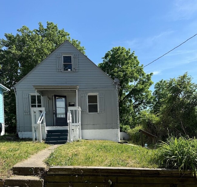 Building Photo - Three bedroom one bathroom home for rent