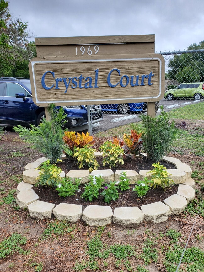 Crystal Court Apartments - Crystal Court Apartments