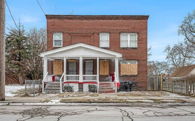 Photo - 1260 E 61st St