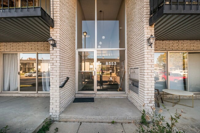 Photo - 8353 Kennedy Cir Unidad #4