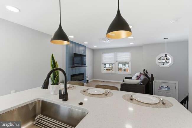 Photo - 7872 Bastille Pl