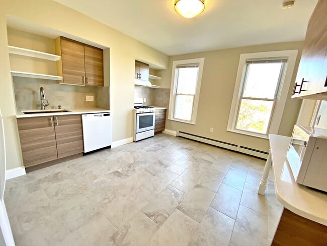 Photo - 466 Sumner St Unit 2