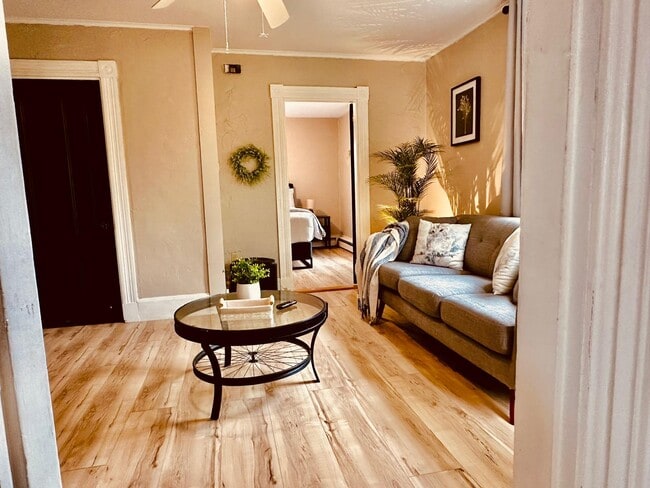 Building Photo - 46 Dillingham St Unit 46 Dillingham