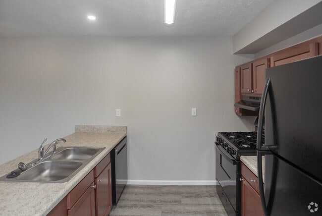 2BR, 1BA - 823 SF
