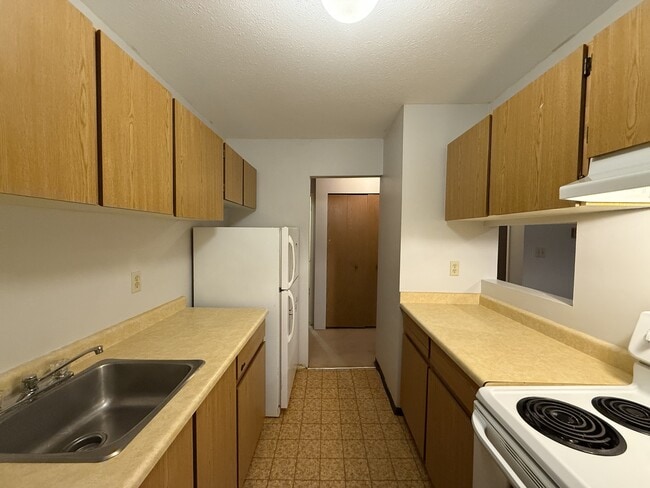 Photo - 45744-45744 Spadina Ave