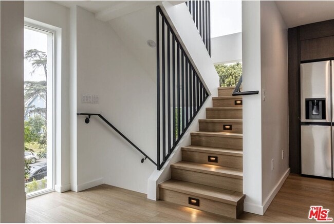 Building Photo - 843 Mariposa Ave Unit 1