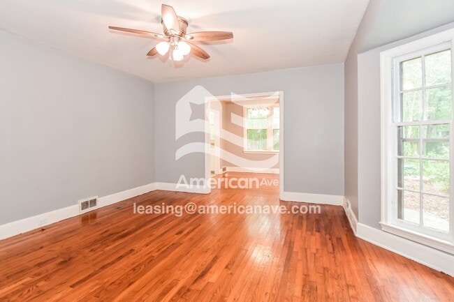 Photo - 300 Summerlea Dr