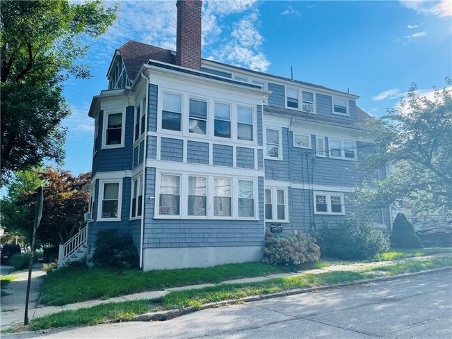 Building Photo - 460 Morris Ave Unit 2