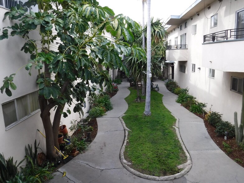 12015 lamanda st unit