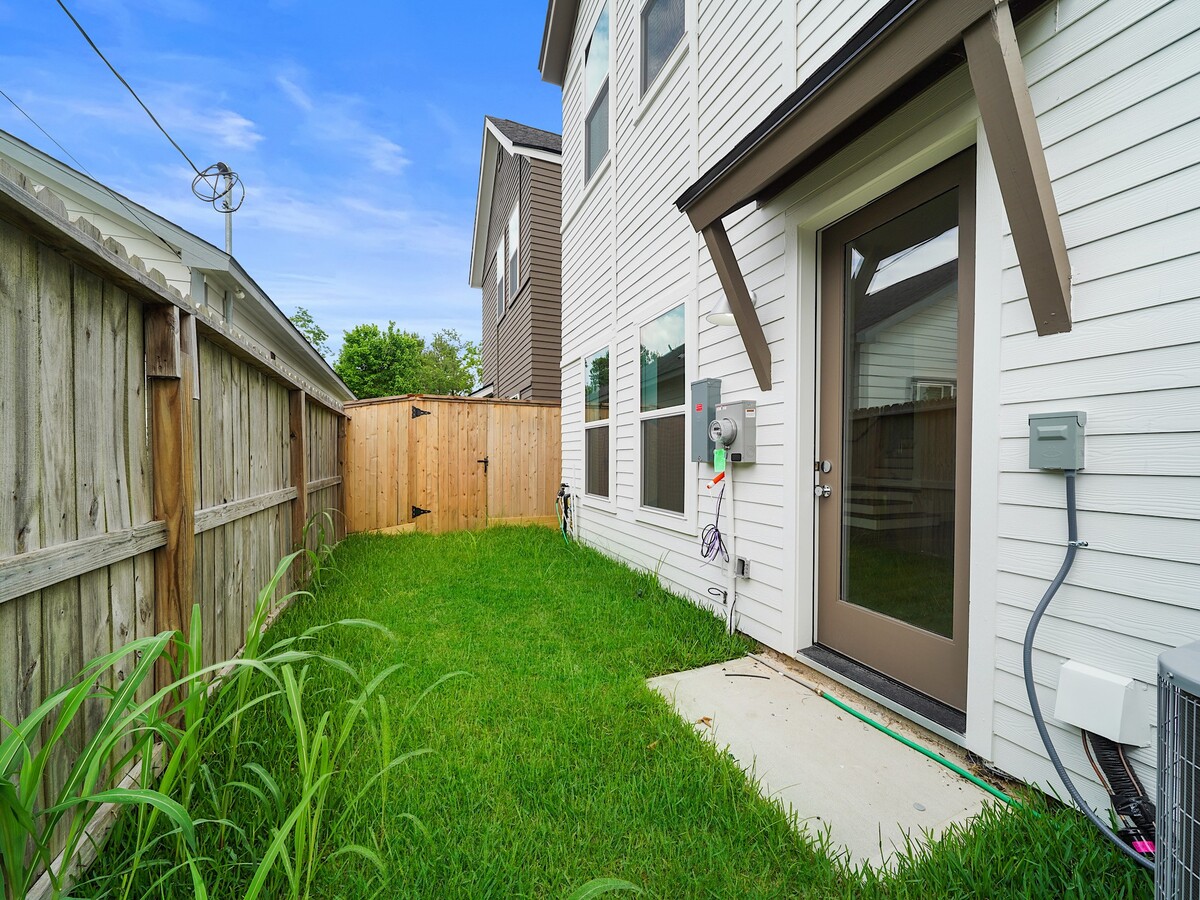 Photo - 7502 B Carver Rd