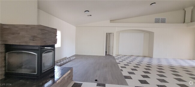 Building Photo - 2085 Saratoga St Rental