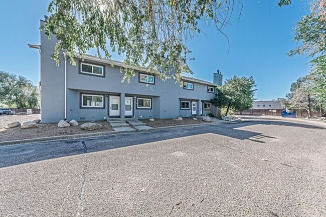 Photo - 3 Bed 2 Bath Townhouse, newly renovated! -...