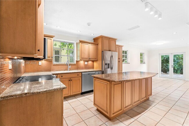 Photo - 5520 San Vicente St