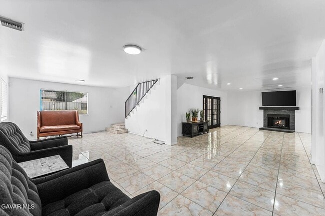 Photo - 7431 Vanalden Ave
