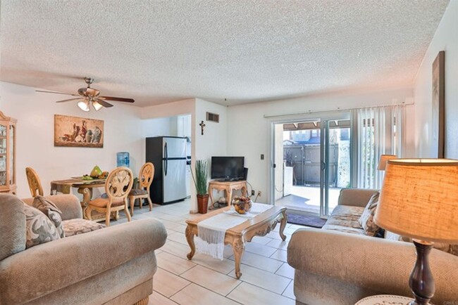 Lovely 3 Bedroom Townhome in Chula Vista! - Lovely 3 Bedroom Townhome in Chula Vista!