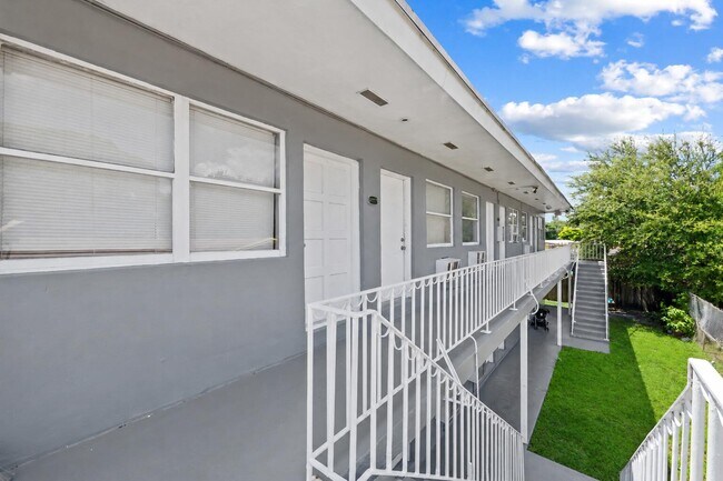 Building Photo - 1761 Ali Baba Ave Unit #5