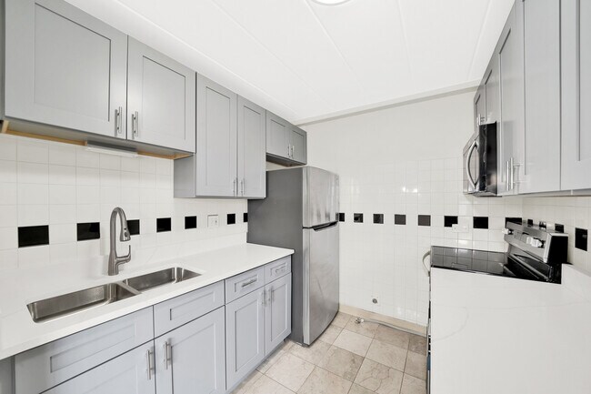 Photo - 6161 N Hoyne Ave