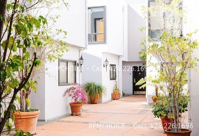 Photo - 10933 Wellworth Ave