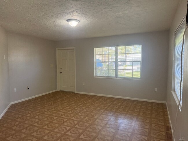 Photo - 5005 19th St W