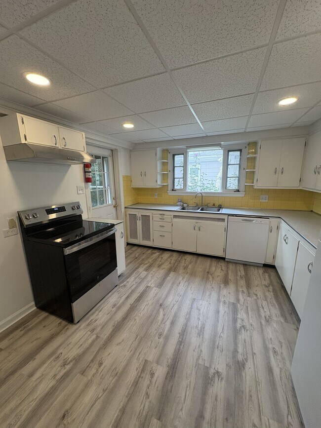 500 E 5th St