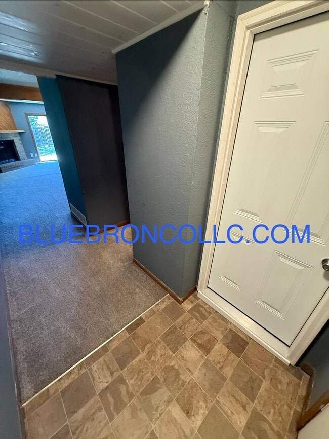 Photo - 101 SW Oxford Pl