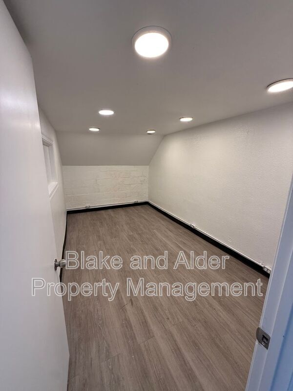 Photo - 3554 NE Sandy Blvd