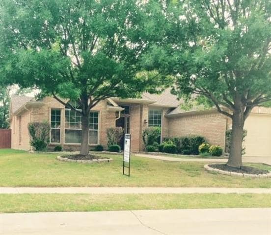 Building Photo - 1004 Royal Oaks Dr