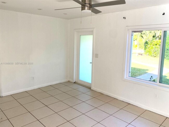 Photo - 920 NE 108th St