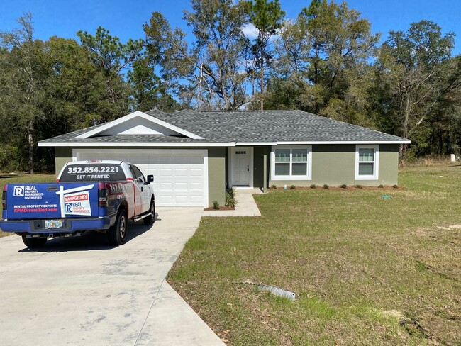 Building Photo - Custom Home - Desirable SE Ocala Neighborhood 3/2/2 **Won't Last**